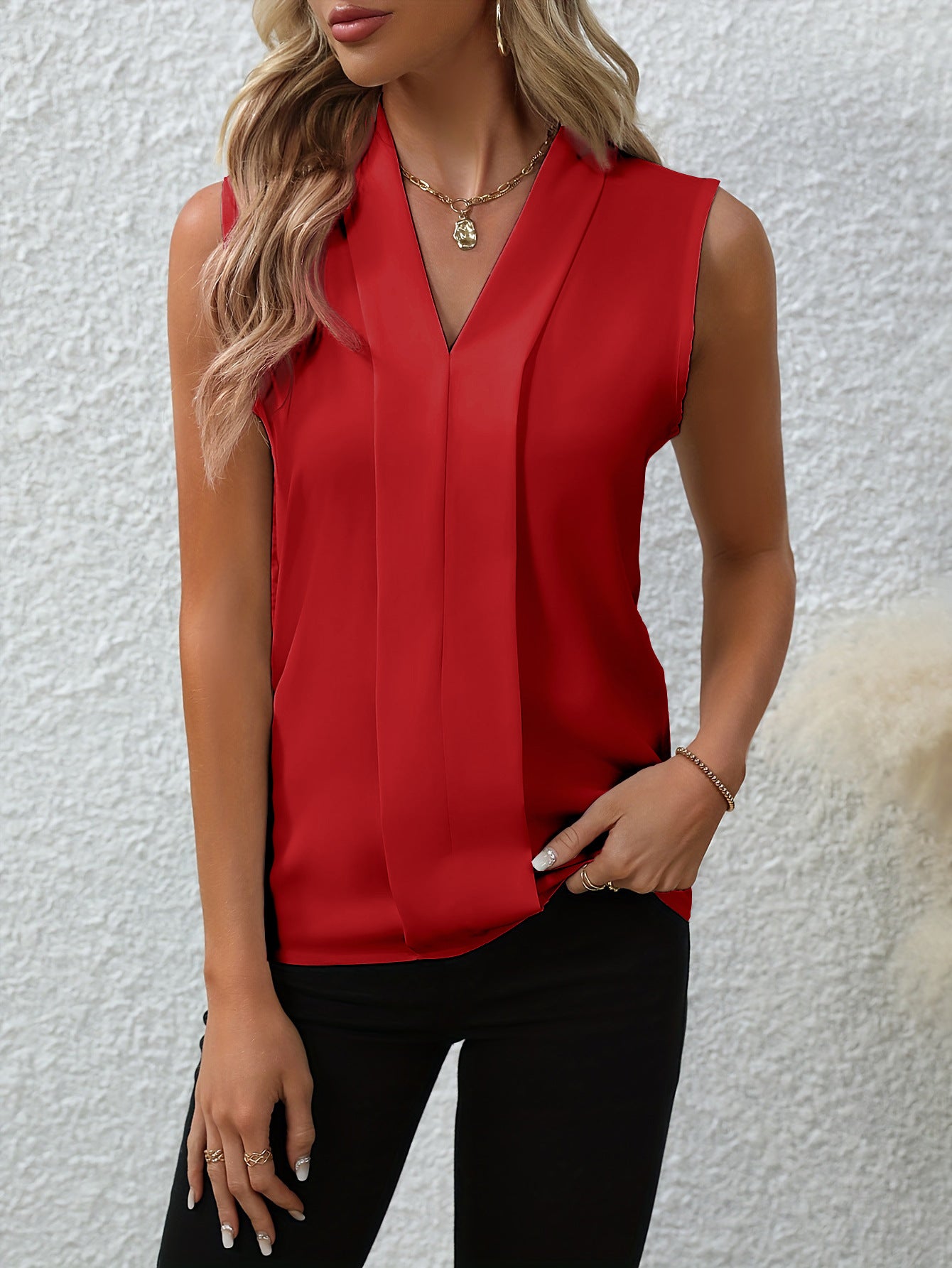 Women's Sleeveless V-Neck Fitted Top