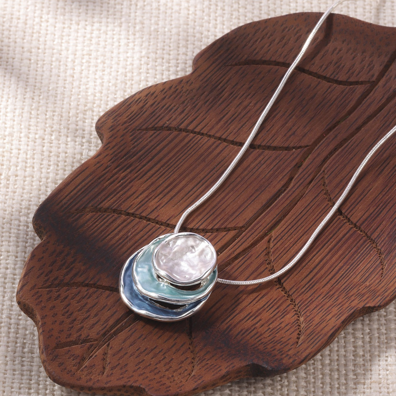 [1pc Elegant Blue Pendant] Elegant Blue Enamel 1pc Pendant Necklace | Zinc Alloy with Golden Accents, Twisted Rope Chain Design, Sophisticated Accessory for Formal or Casual Attire