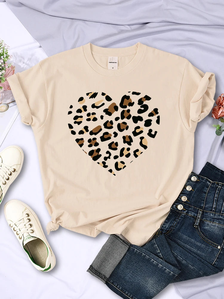 Women's Leopard Heart Print Graphic Tee